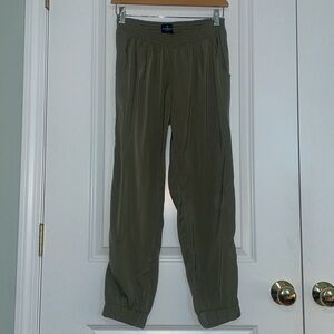 American Eagle Outfitters Olive Green Relaxed Joggers. Size XS.